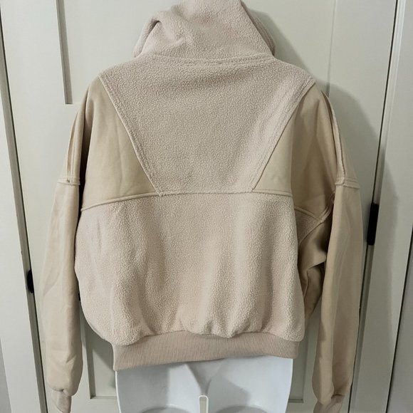 AEMI CO “ Tahoe “ AEMI & CO Shacket Cropped Jacket Top Pull Over Sweatshirt 11 - Picture 9 of 10